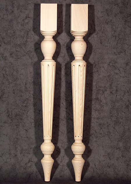 Gambe di legno per tavolo con forma a cono allungata, TL64