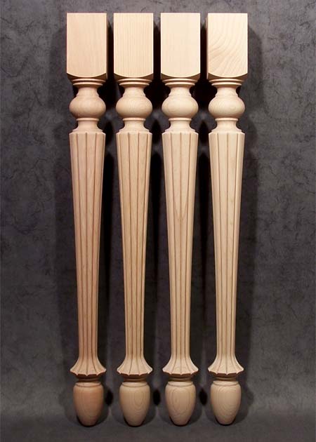 Gambe di legno per tavolo con parte inferiore ben curvata e bellissima fresatura decorativa, TL83