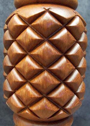Gambe di tavolo in legno con decorazione a forma di ananas