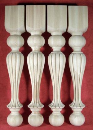 Gambe per tavoli in legno di forma snella, con speciale fresatura decorativa, TL33